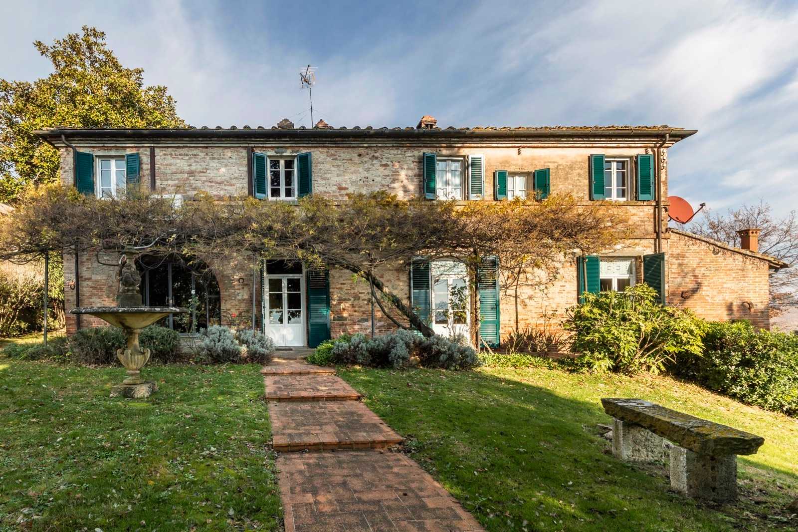 房子 在 Foiano della Chiana, Toscana 12517992