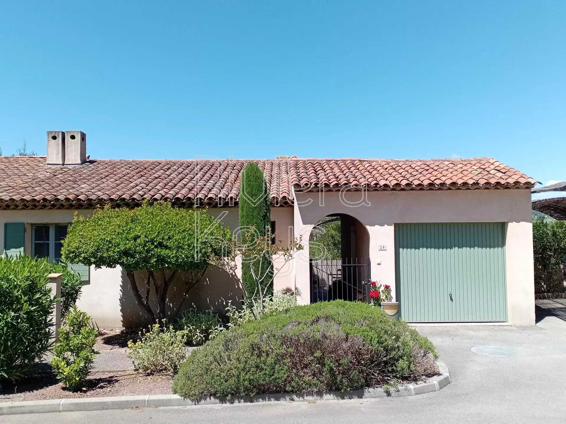 Flere huse i La Motte, Provence-Alpes-Cote d'Azur 12518305