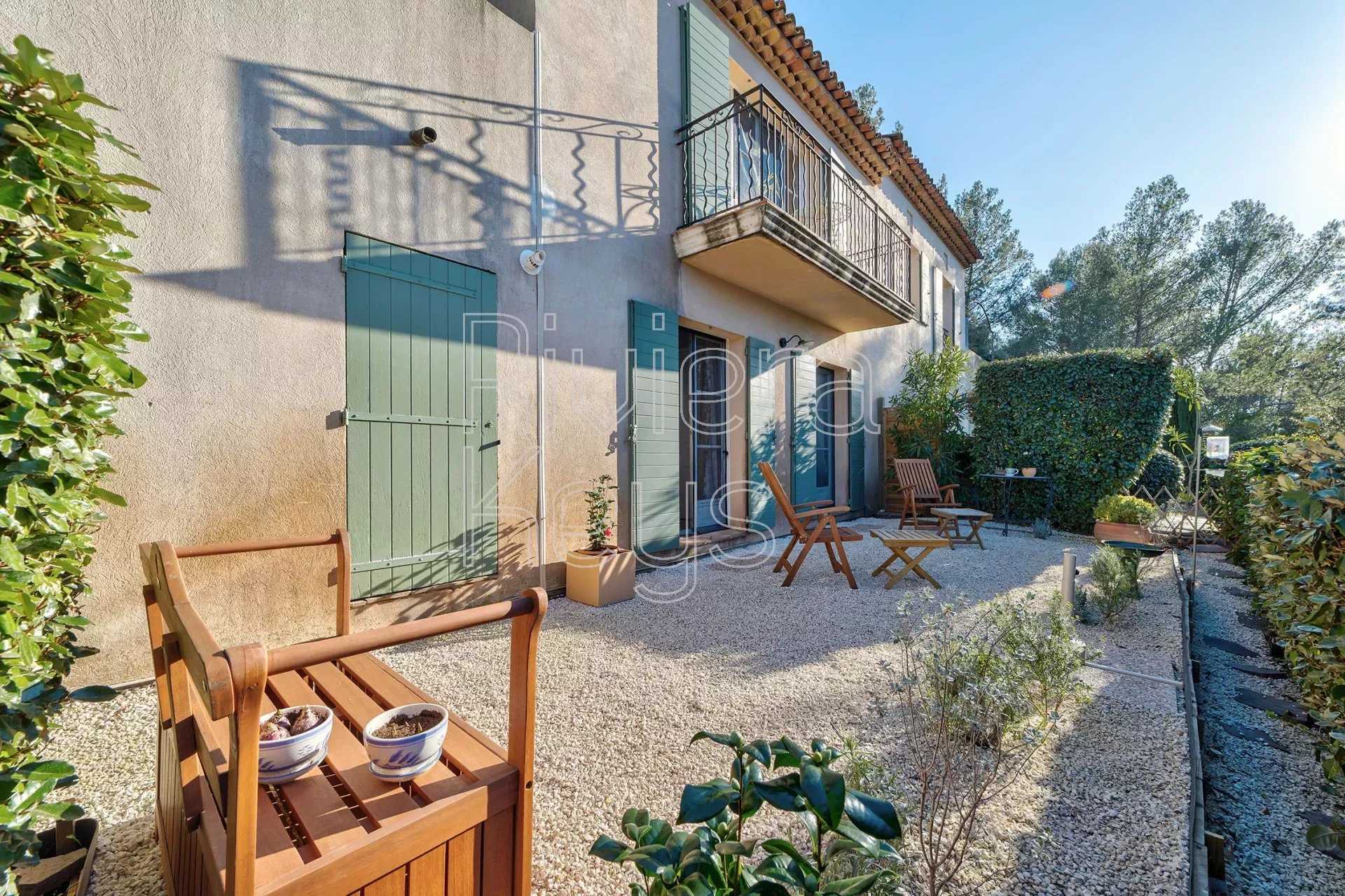 Flere huse i La Motte, Provence-Alpes-Cote d'Azur 12518305