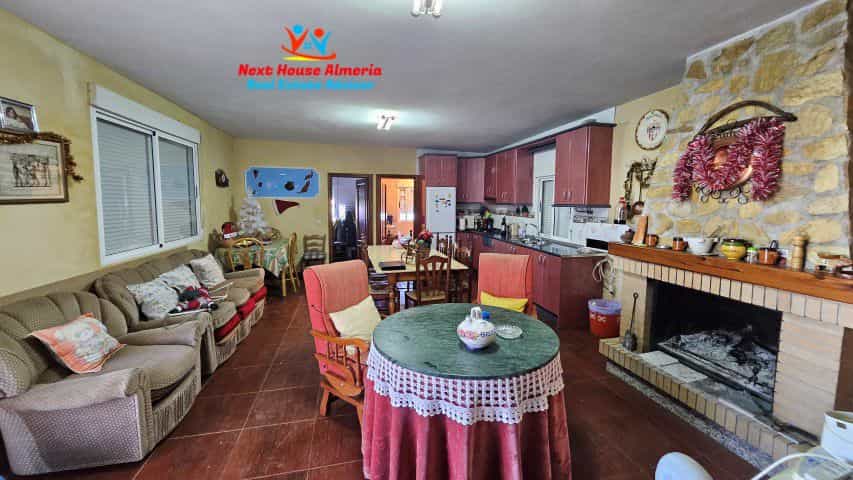 بيت في Fines, Andalucía 12518427