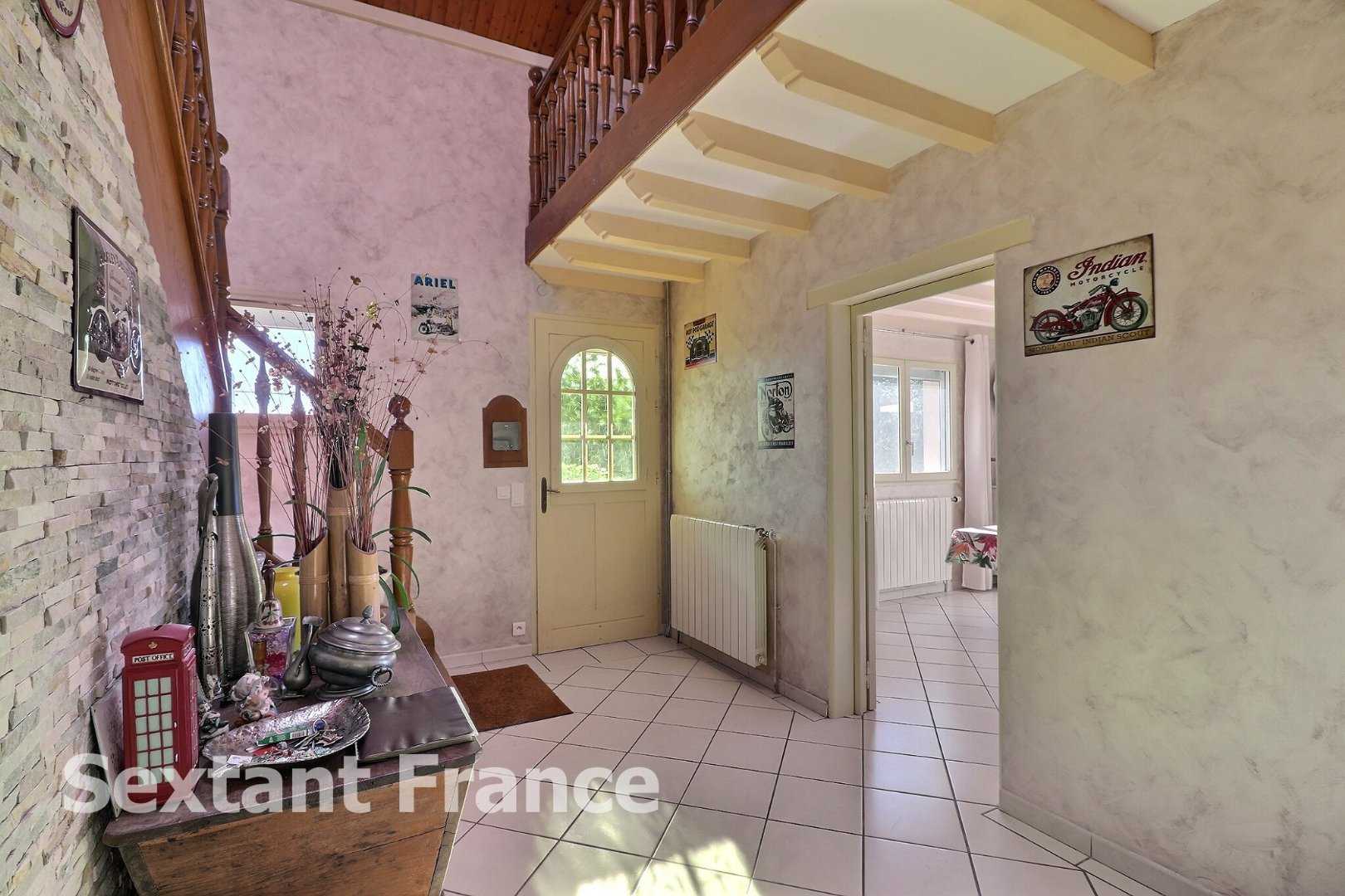 House in Orleat, Auvergne-Rhone-Alpes 12518863