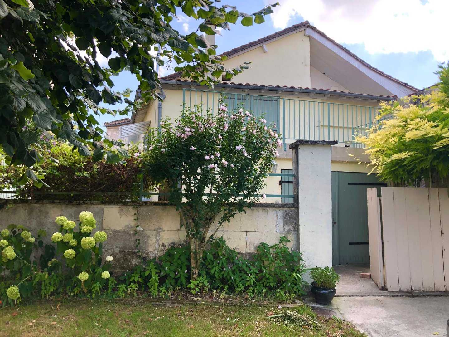House in La Tour-Blanche, Nouvelle-Aquitaine 12518869