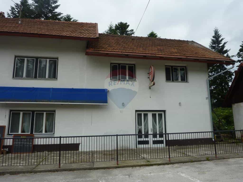 Rumah di Brod Moravice, Primorsko-Goranska Zupanija 12519173
