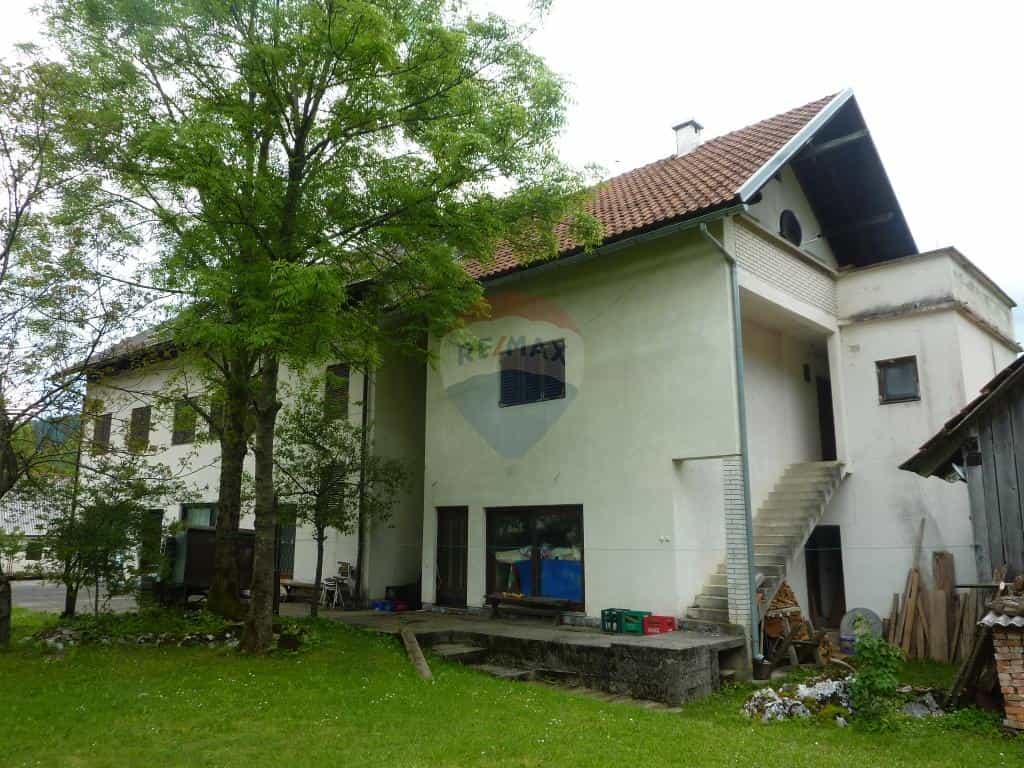 집 에 Jasenak, Karlovačka županija 12519183