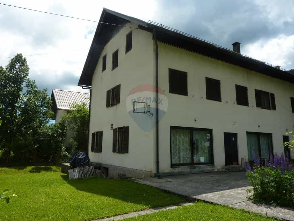 casa en Vrbovsko, Primorsko-Goranska Zupanija 12519184