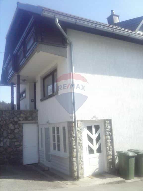 casa en Brod Moravice, Primorsko-goranska županija 12519262