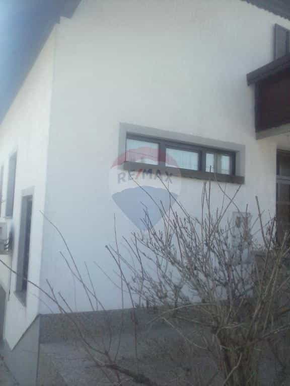 casa en Brod Moravice, Primorsko-goranska županija 12519262