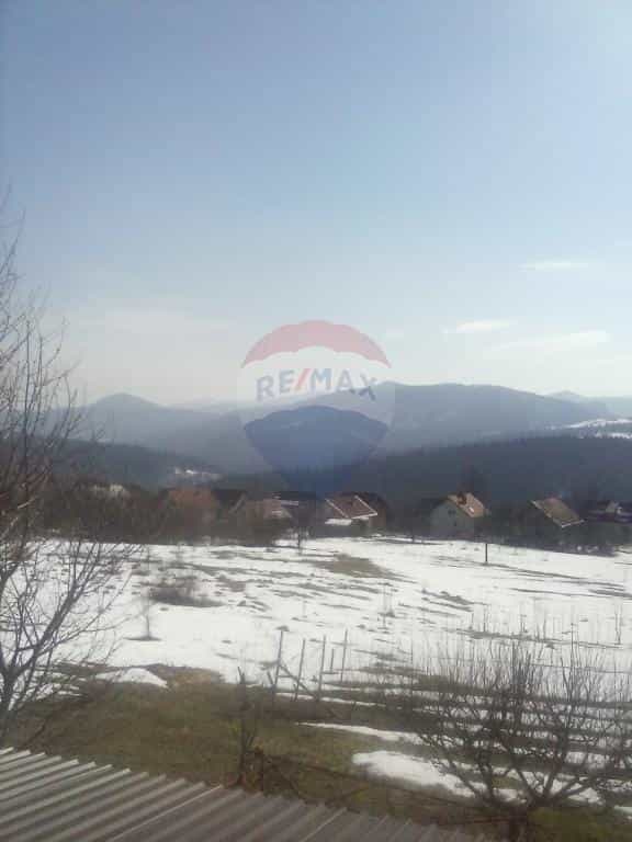 房子 在 Brod Moravice, Primorsko-goranska županija 12519262