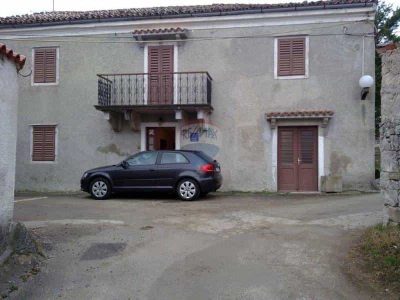 房子 在 Lanisce, Istarska Zupanija 12519451