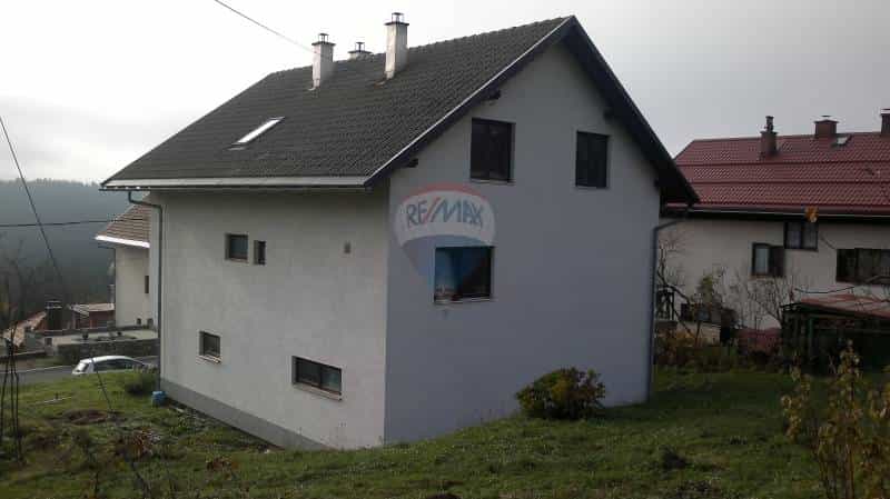 σπίτι σε Brod Moravice, Primorsko-Goranska Zupanija 12519456