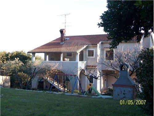房子 在 奥帕蒂亚, 滨海边疆区-山区祖帕尼娅 12519510