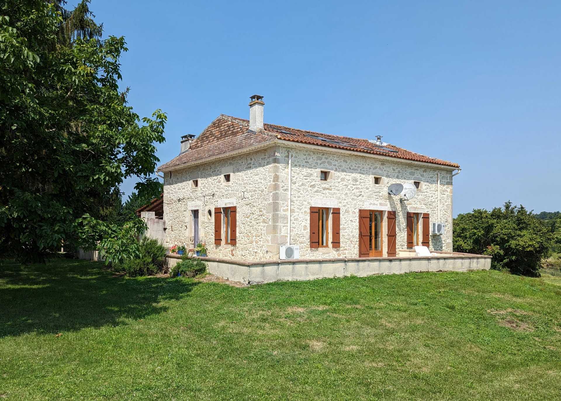 Huis in Monbahus, Nouvelle-Aquitaine 12520151