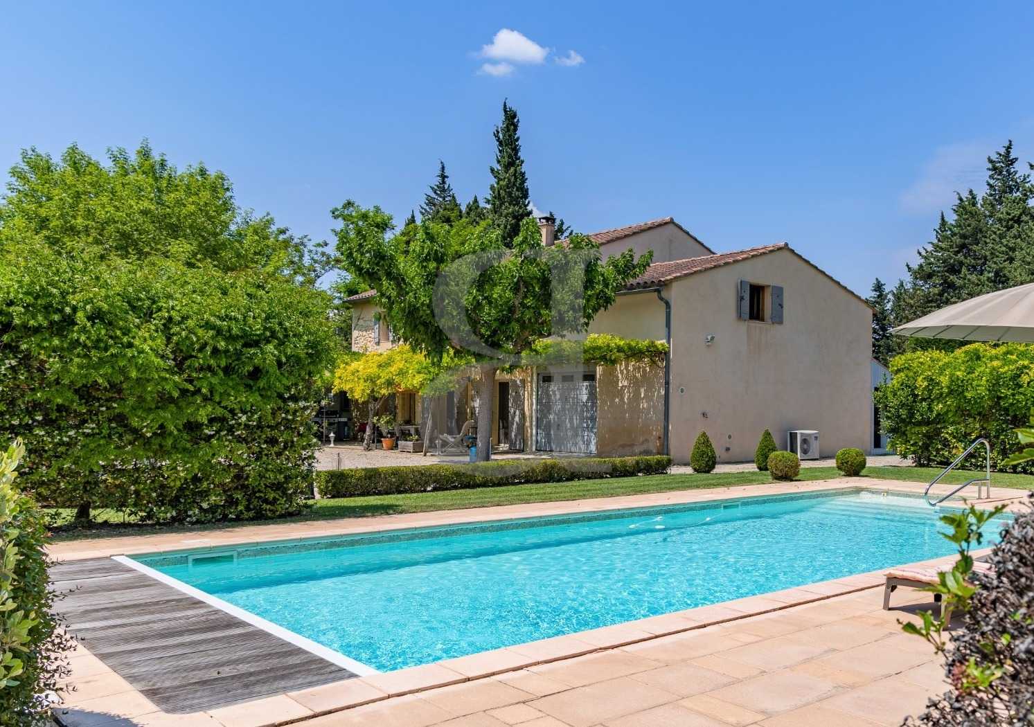Hus i Saint-Remy-de-Provence, Provence-Alpes-Cote d'Azur 12520259