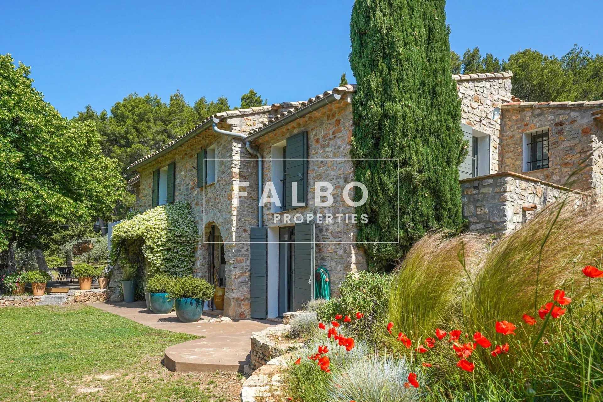 मकान में Le Beausset, Provence-Alpes-Cote d'Azur 12520644