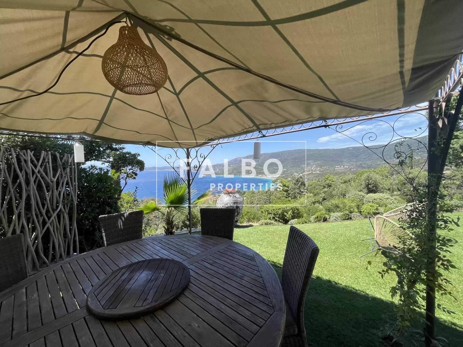 House in Cavaliere, Provence-Alpes-Cote d'Azur 12520656