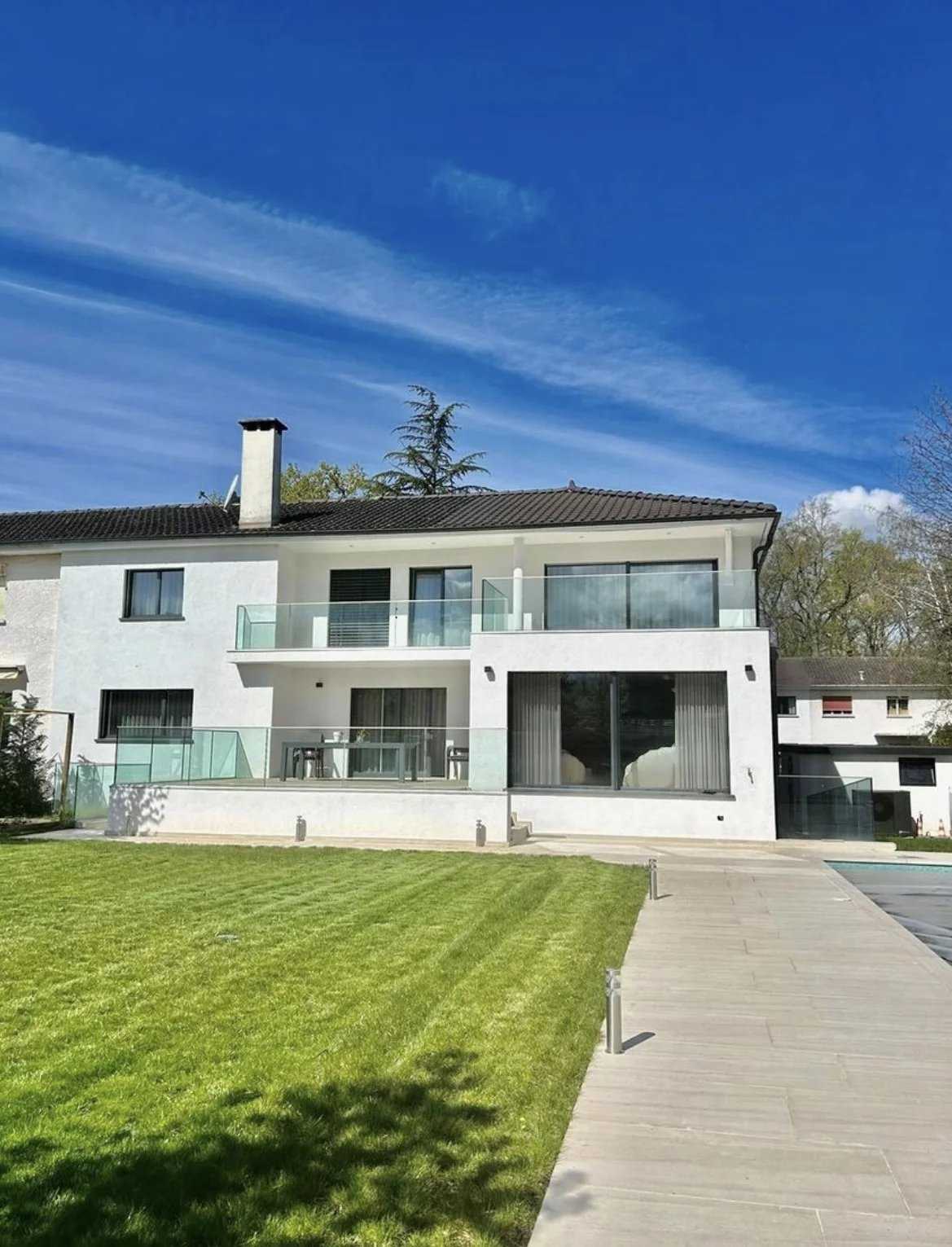 Residential in Collonge-Bellerive, Canton de Genève 12520703