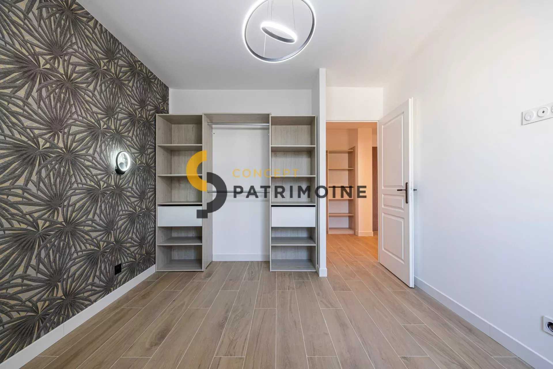Condominium in Nice, Alpes-Maritimes 12520705