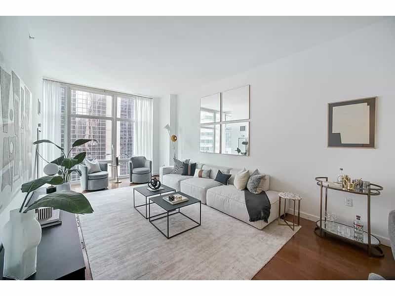 Condominium in Manhattan, New York 12520832