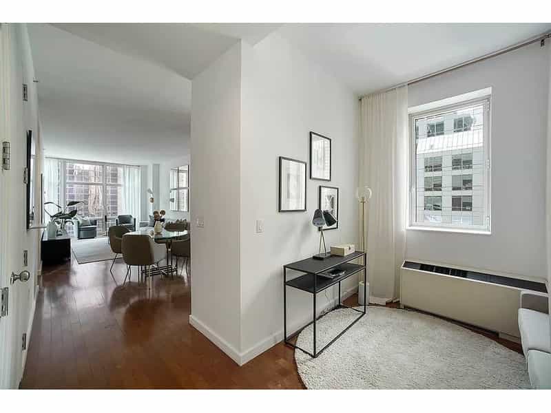Condominium in Manhattan, New York 12520832