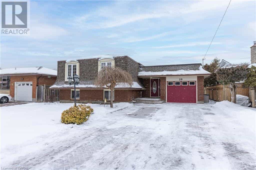 House in St. Catharines, Ontario 12523431