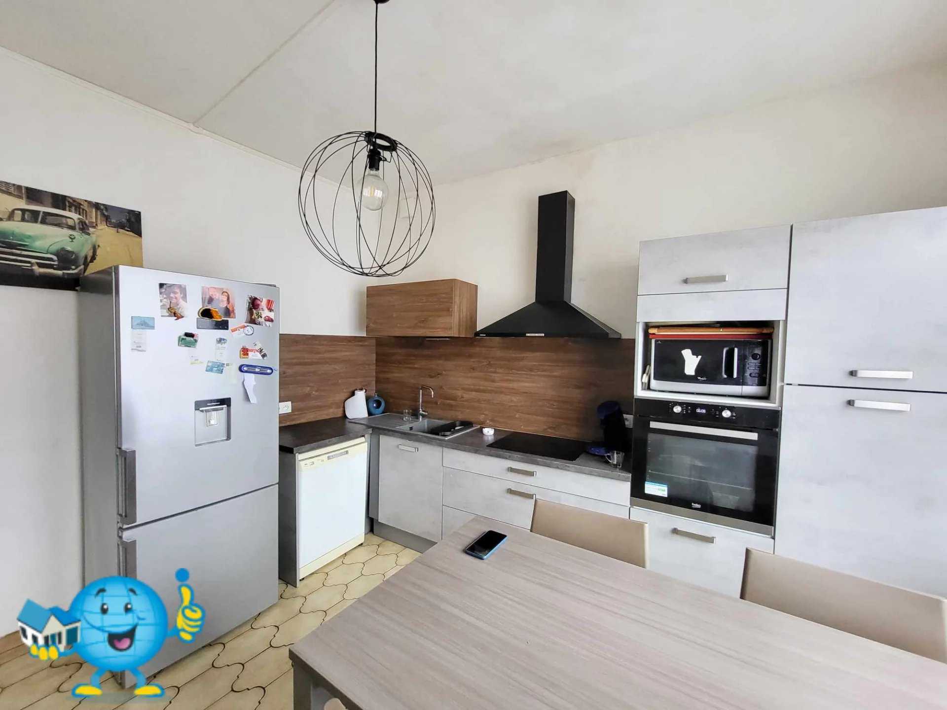 Residential in Pont-sur-Sambre, Nord 12523456
