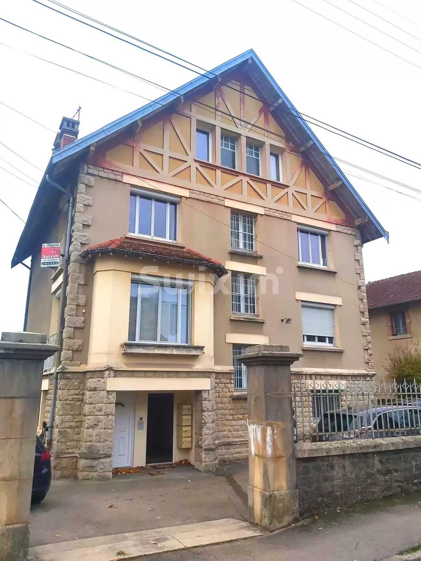 Condominium in Lons-le-Saunier, Bourgogne-Franche-Comte 12523459