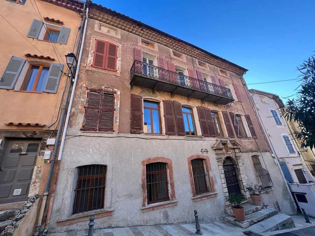 House in Aups, Provence-Alpes-Cote d'Azur 12523522
