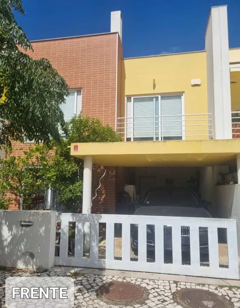 House in Pinhal Novo, Rua José Cardoso Pires 12523893