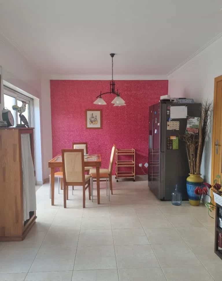 rumah dalam Pinhal Novo, Rua José Cardoso Pires 12523893
