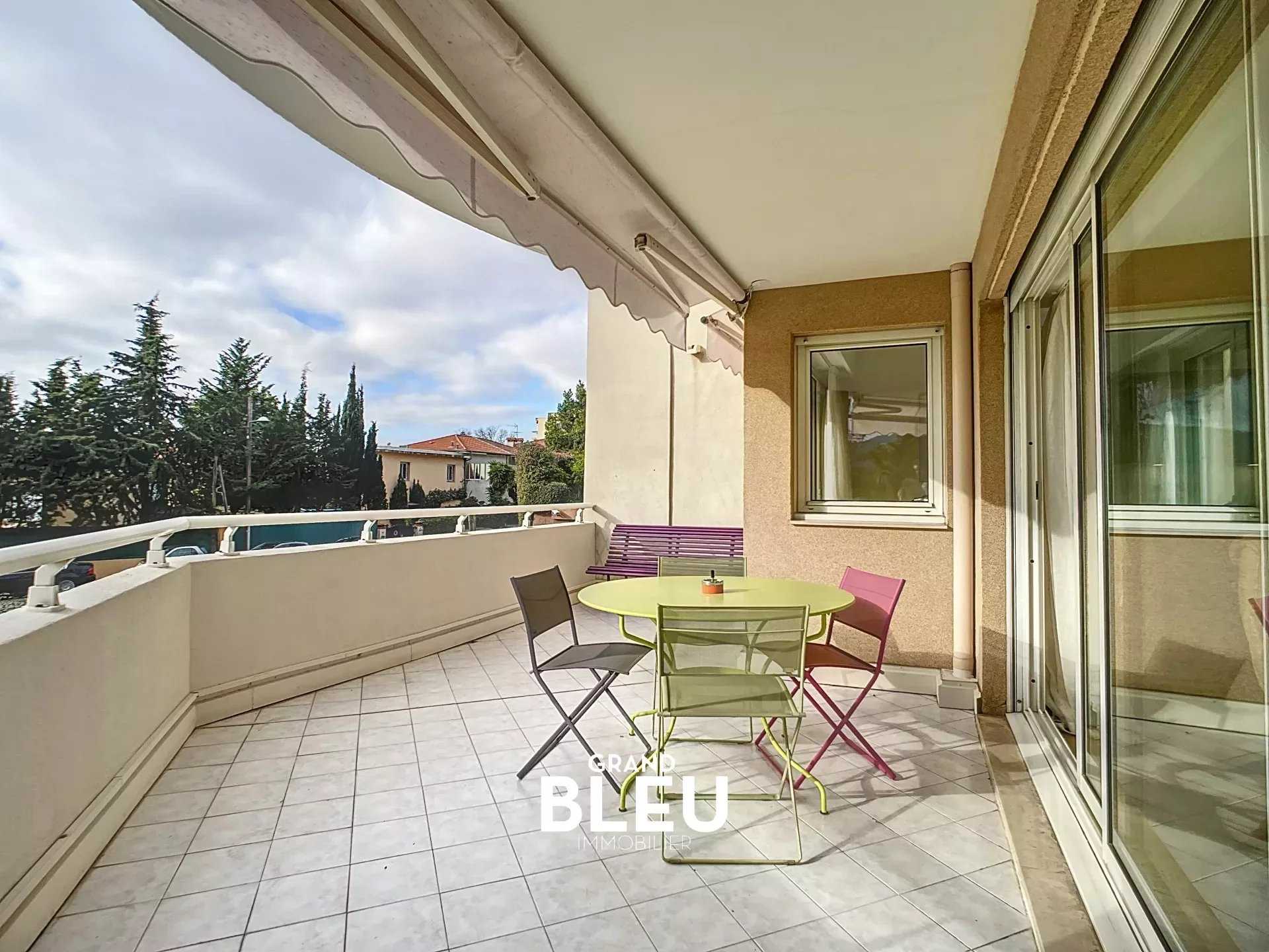 Condominium in Nice, Provence-Alpes-Cote d'Azur 12524638