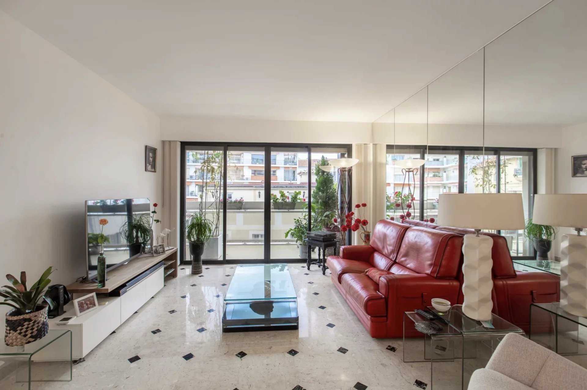 Condominium in Nice, Provence-Alpes-Cote d'Azur 12524674