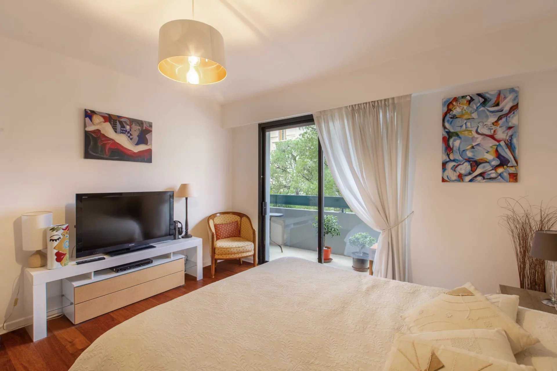 Condominium in Nice, Provence-Alpes-Cote d'Azur 12524674