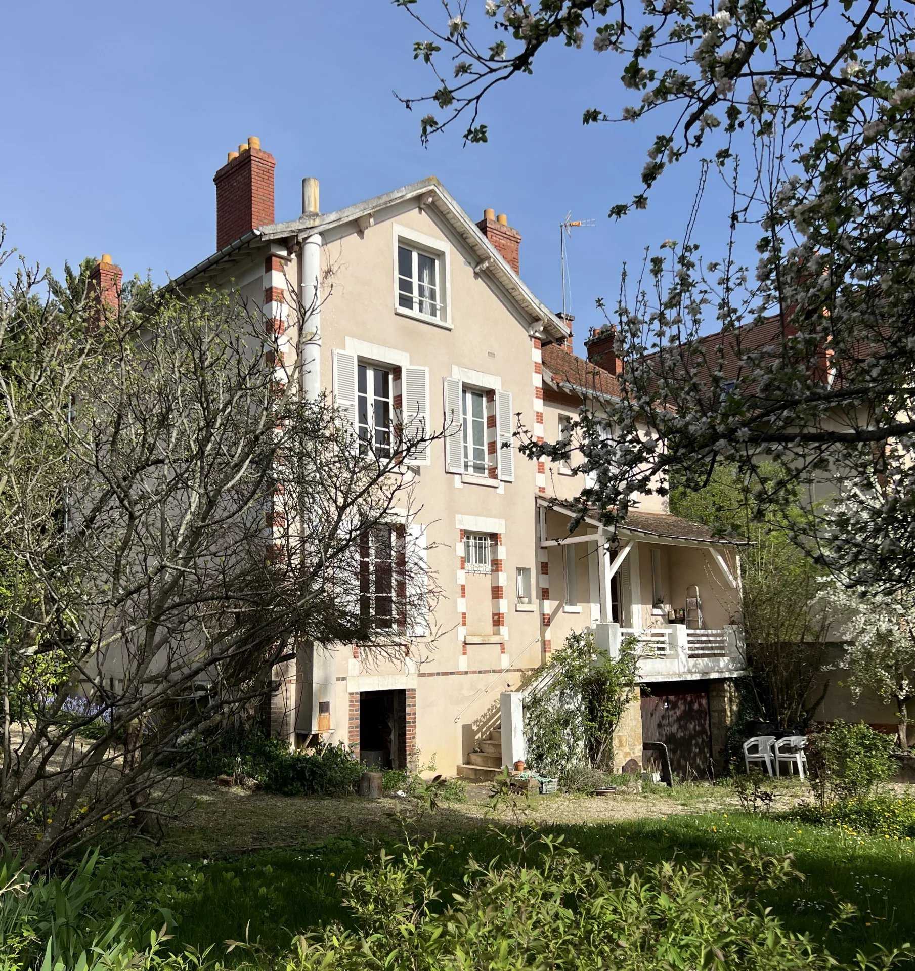 住宅 在 Auxerre, Yonne 12524701