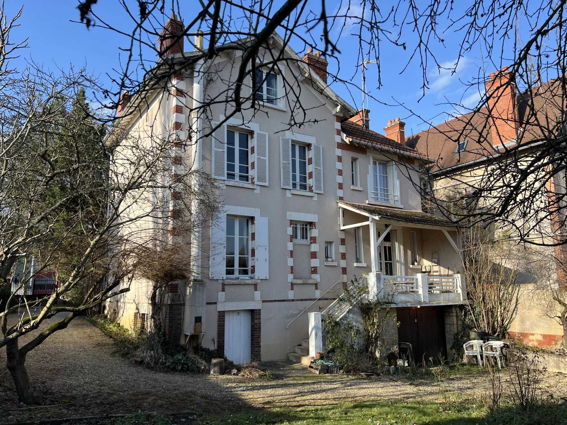 Talo sisään Auxerre, Bourgogne-Franche-Comte 12524701