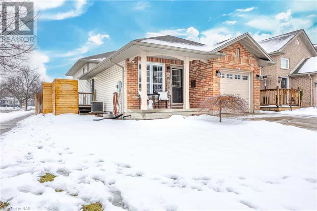 House in St. Catharines, Ontario 12527141
