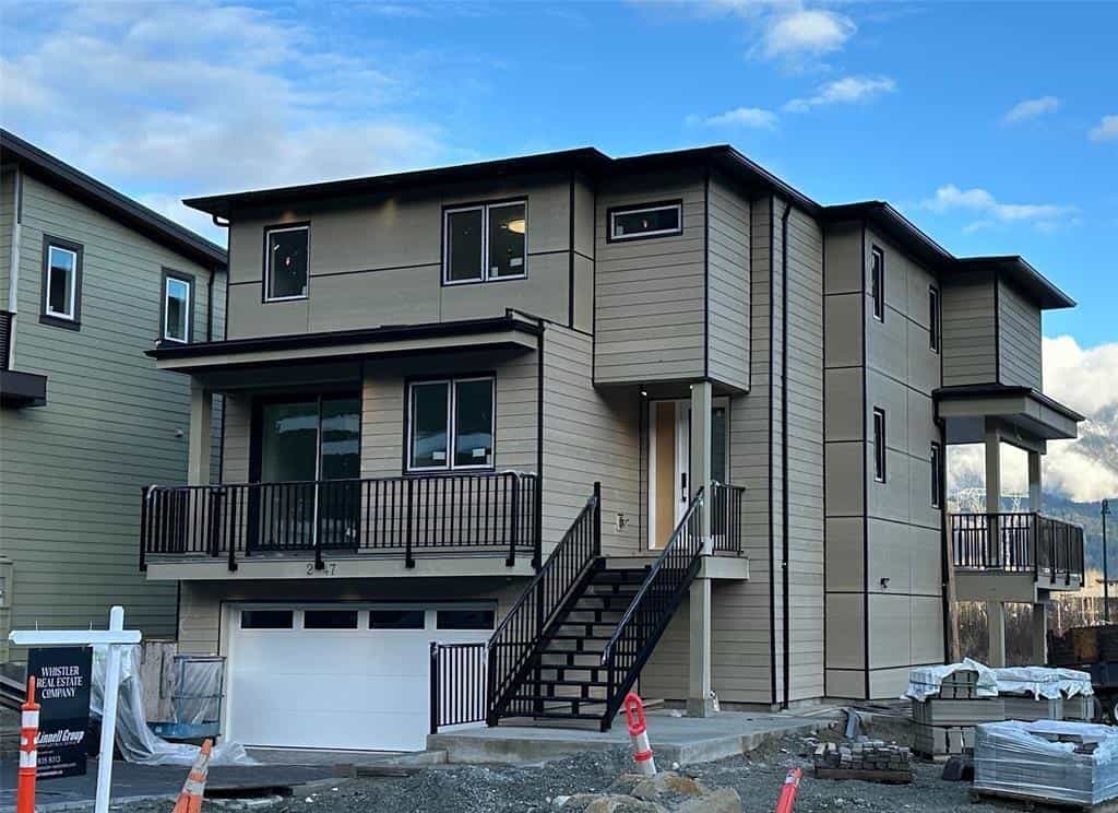 House in Pemberton, British Columbia 12527146