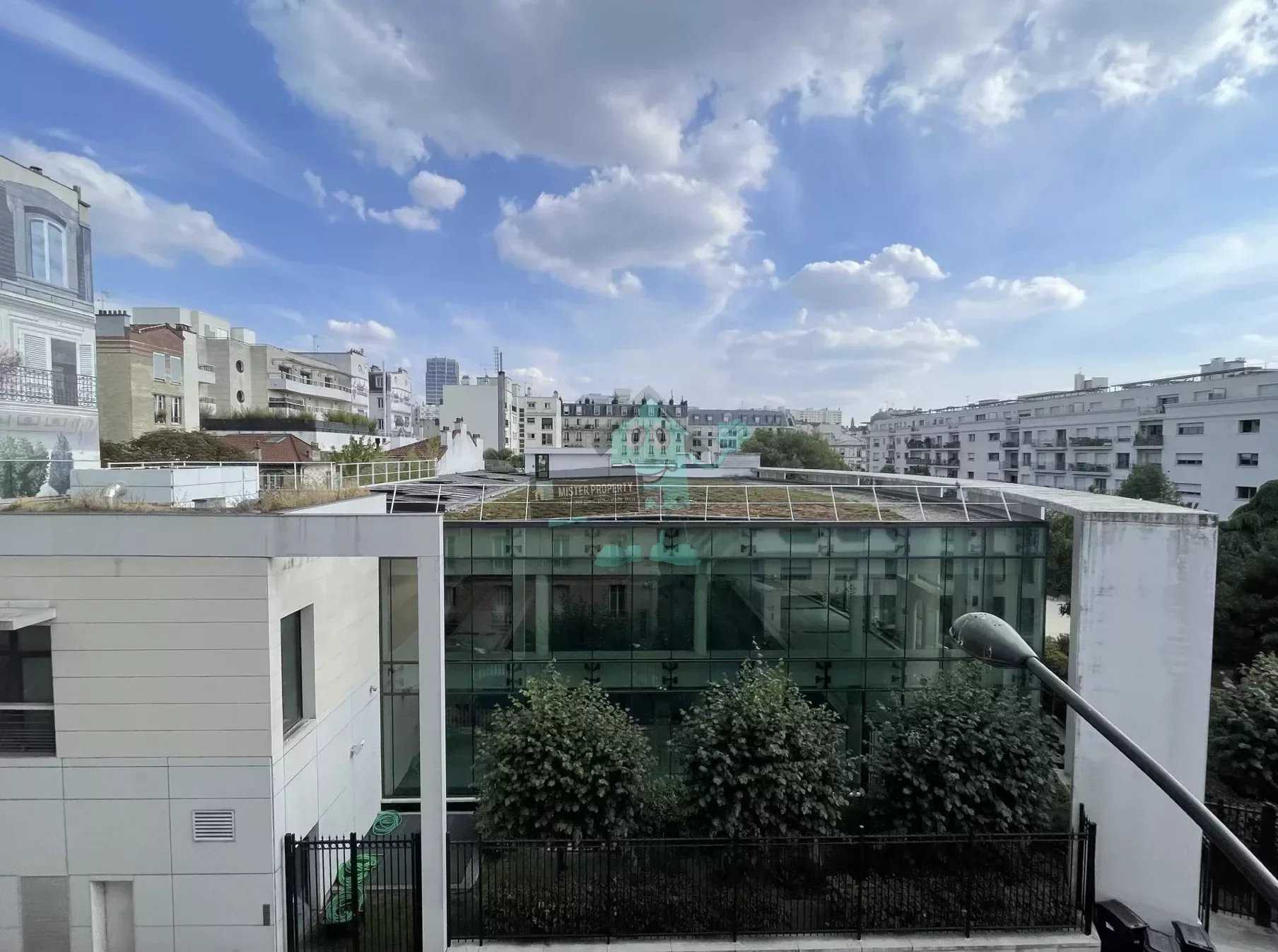 Condominium in Levallois-Perret, Hauts-de-Seine 12527227