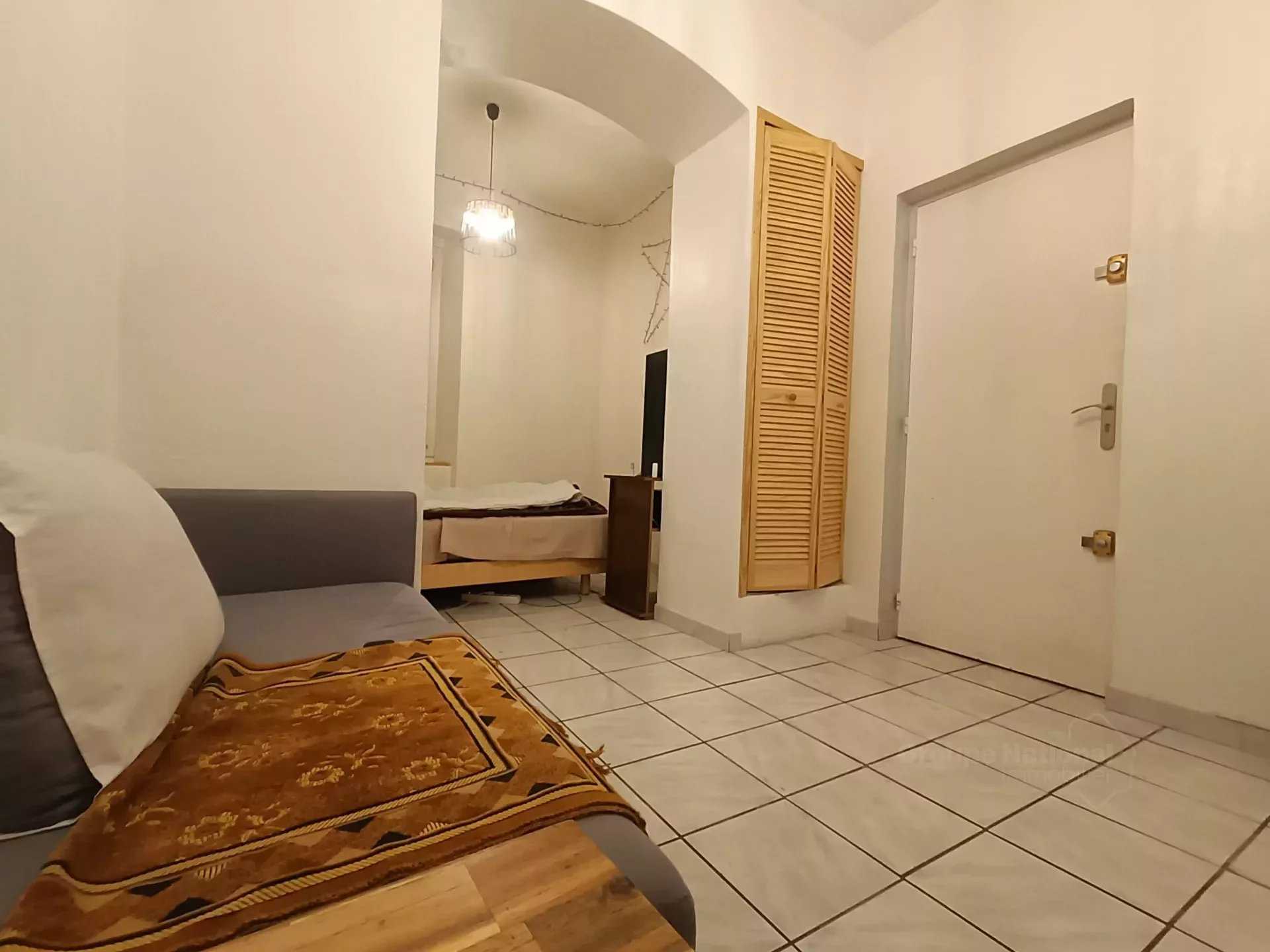 Condominium in Toulon, Provence-Alpes-Cote d'Azur 12527235