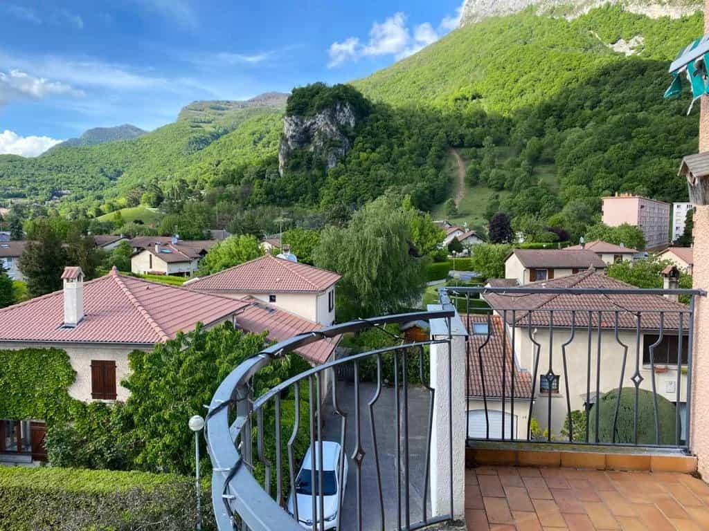 Condominium in Fontanil-Cornillon, Auvergne-Rhone-Alpes 12527518