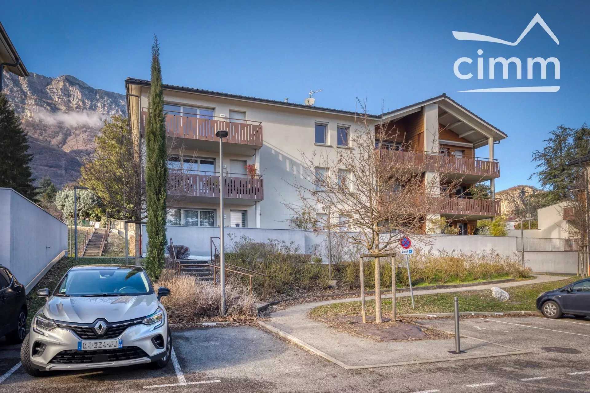 Condominium in Claix, Isère 12527524