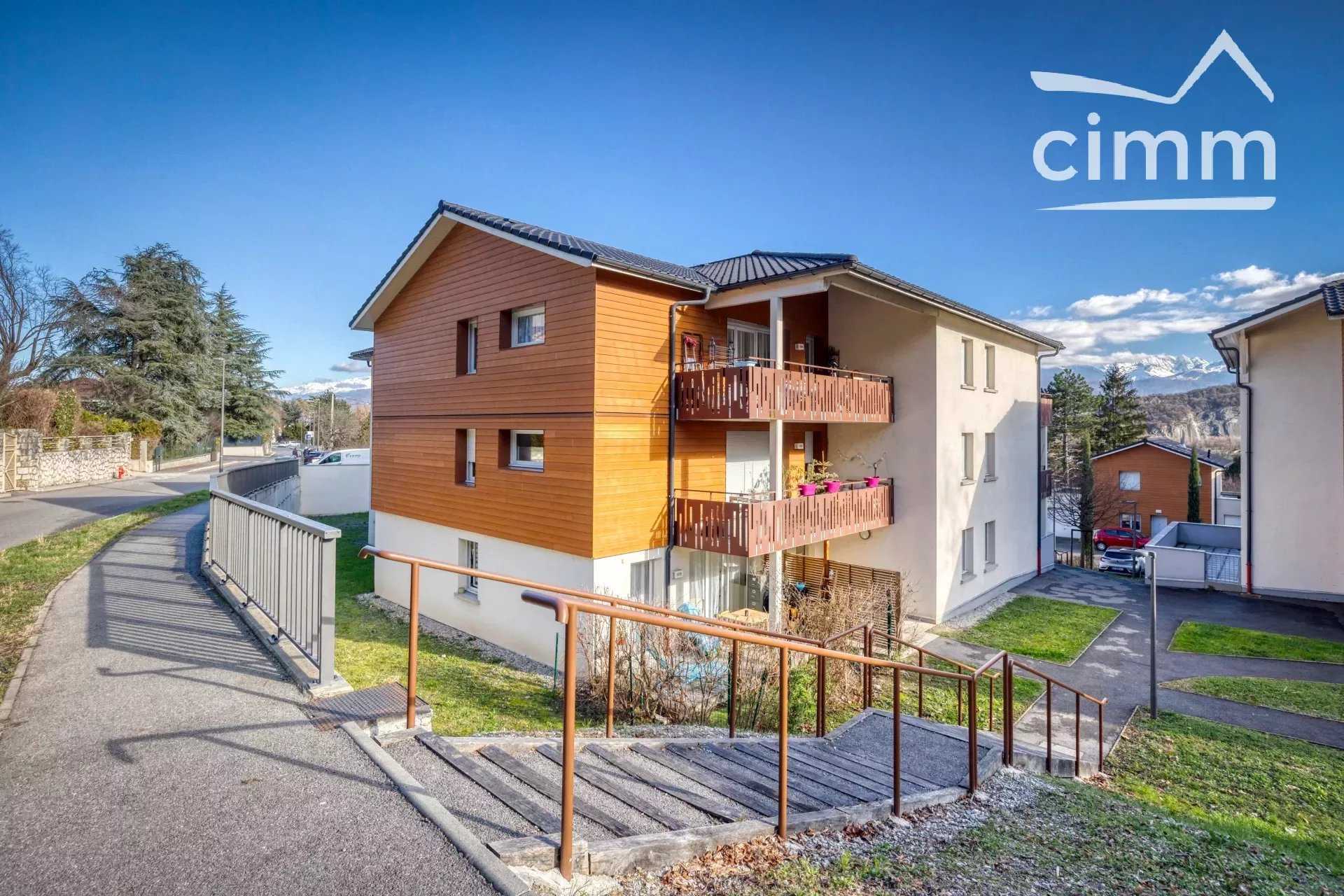Condominium in Claix, Isère 12527524