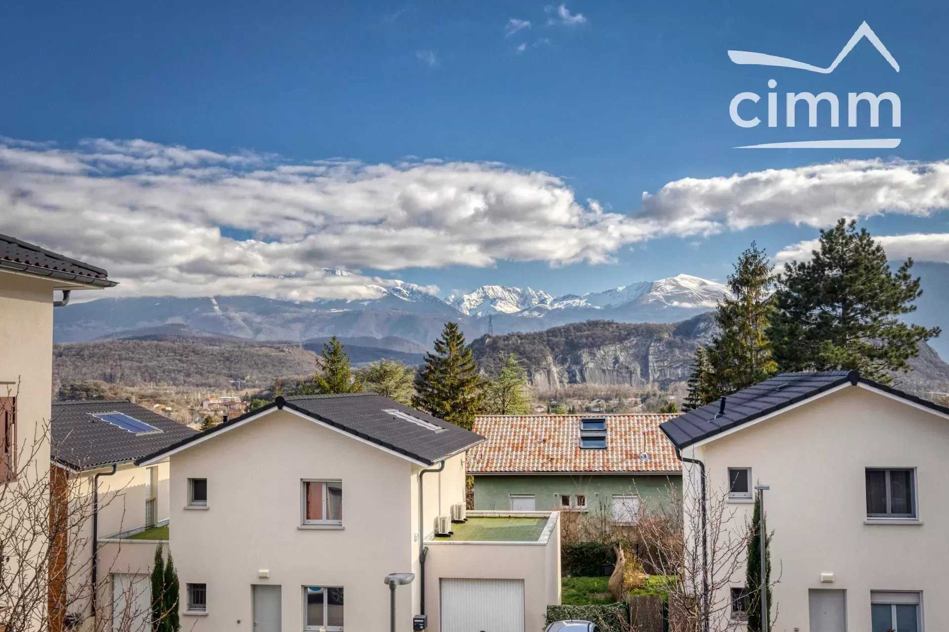 Condominium in Claix, Auvergne-Rhone-Alpes 12527524