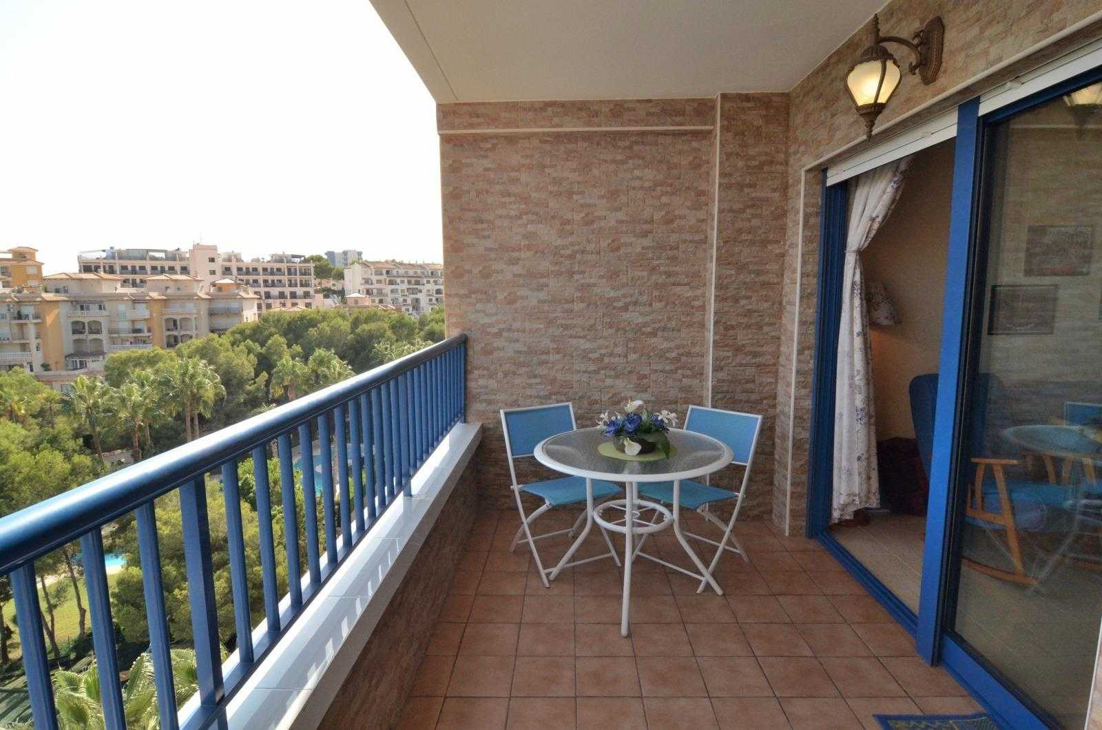 Condominium in Torrevieja, Comunidad Valenciana 12528008