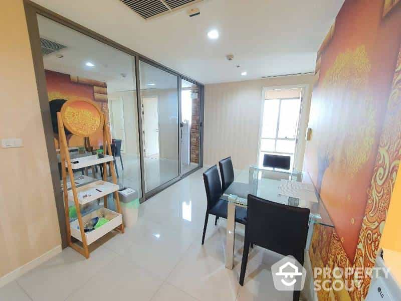 Condominium in Bang Khlo, Krung Thep Maha Nakhon 12528159