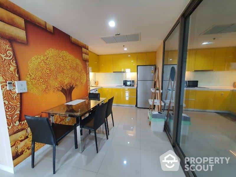 Condominium in Bang Khlo, Krung Thep Maha Nakhon 12528159