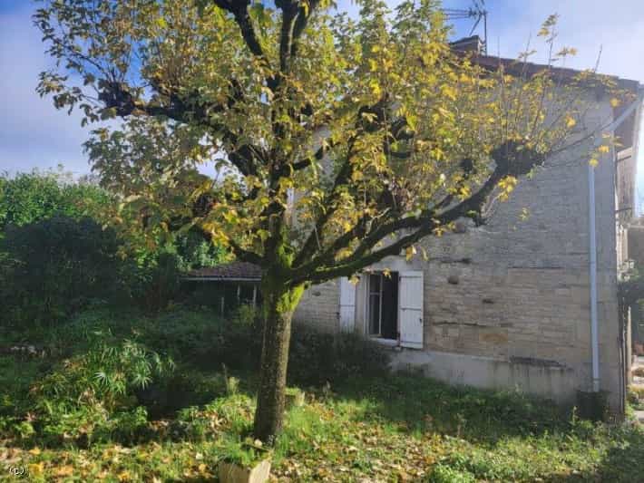 House in La Faye, Nouvelle-Aquitaine 12528526