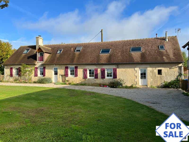 House in Mezieres-sur-Ponthouin, Pays de la Loire 12528540