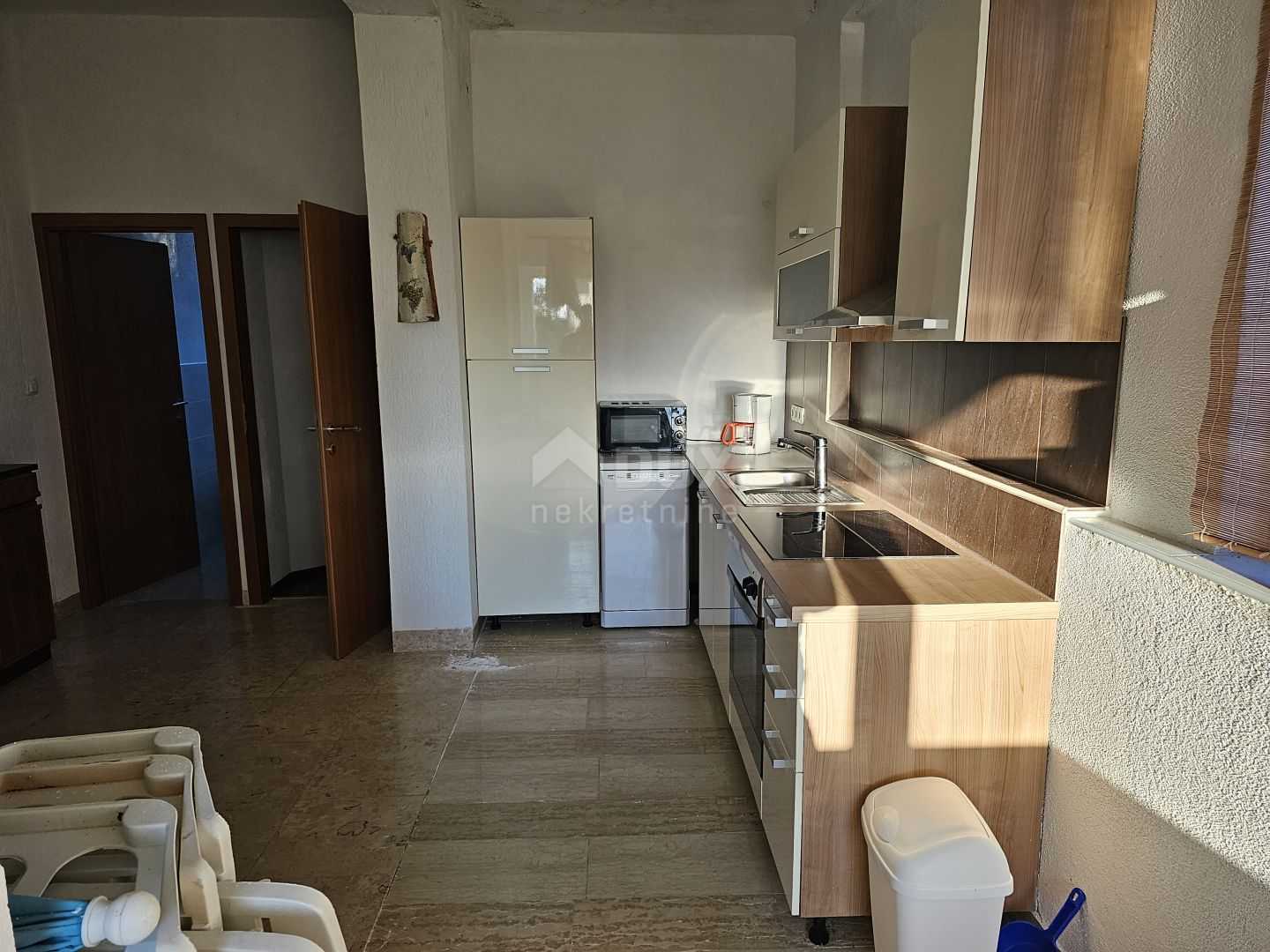 Condominium dans Rab, Primorsko-Goranska Zupanija 12529408