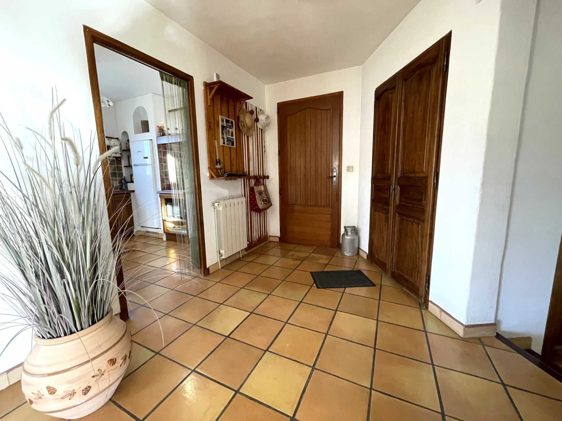 Dom w La Ciotat, Provence-Alpes-Cote d'Azur 12529828