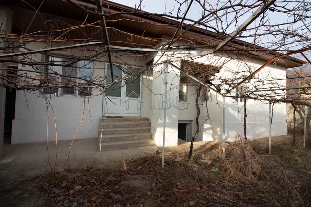 房子 在 Kubrat, Razgrad 12529870